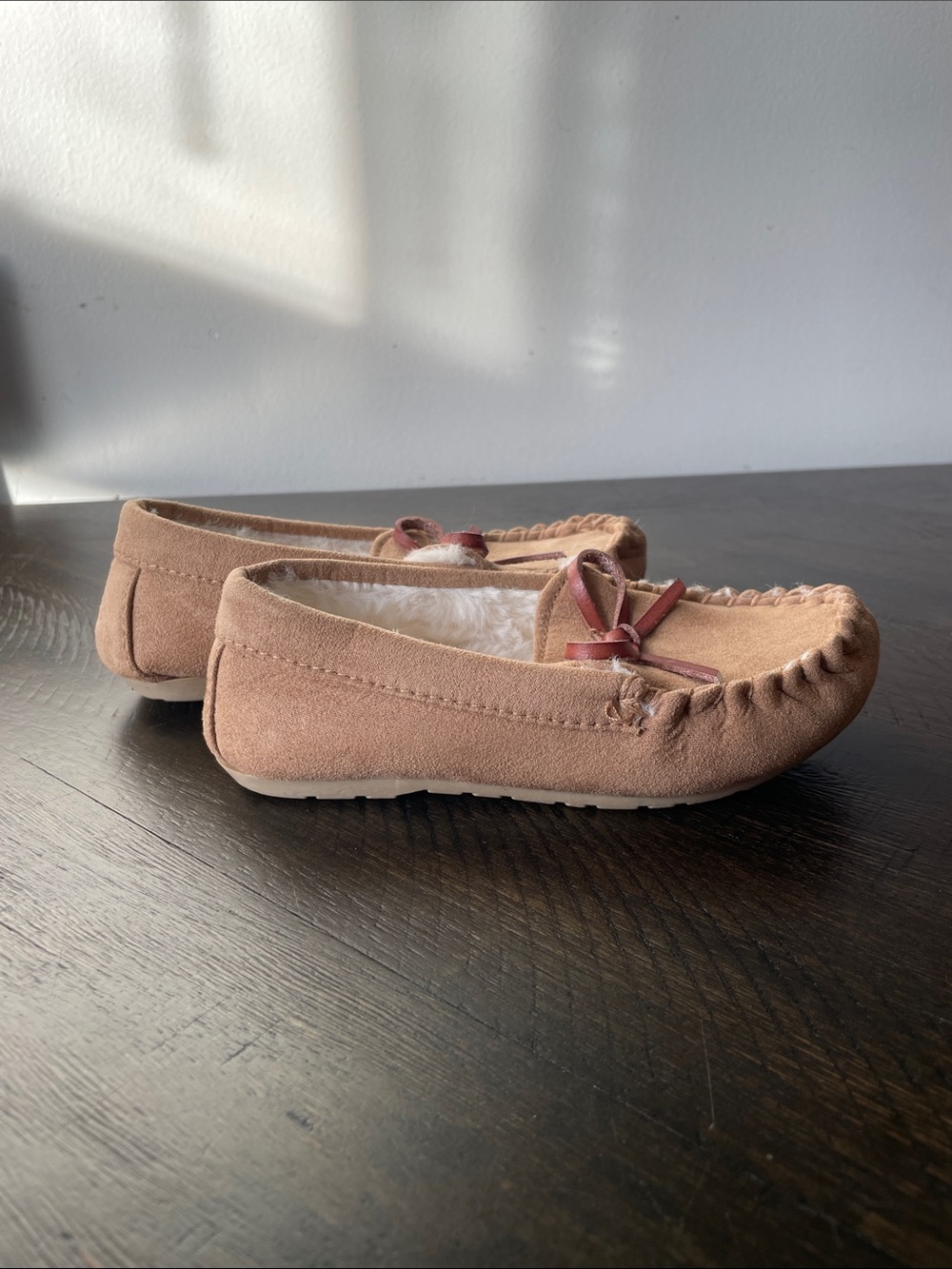 Old Navy Tan Moccasin Slippers with White Faux Fur - Picture 2 of 9